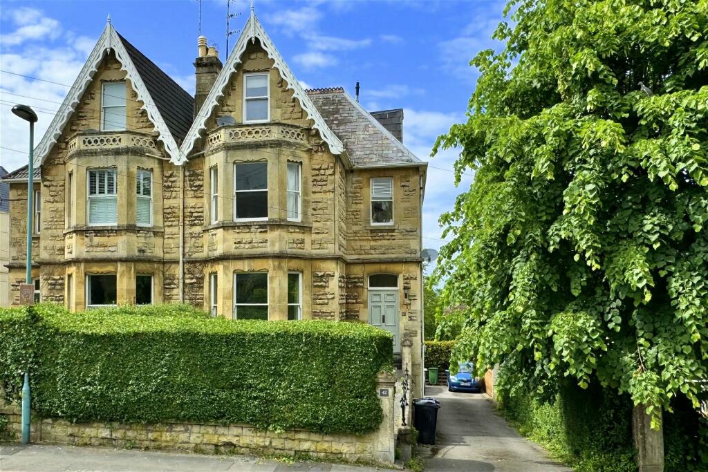 6 bedroom semidetached house for sale in Bloomfield Park, Bath, BA2