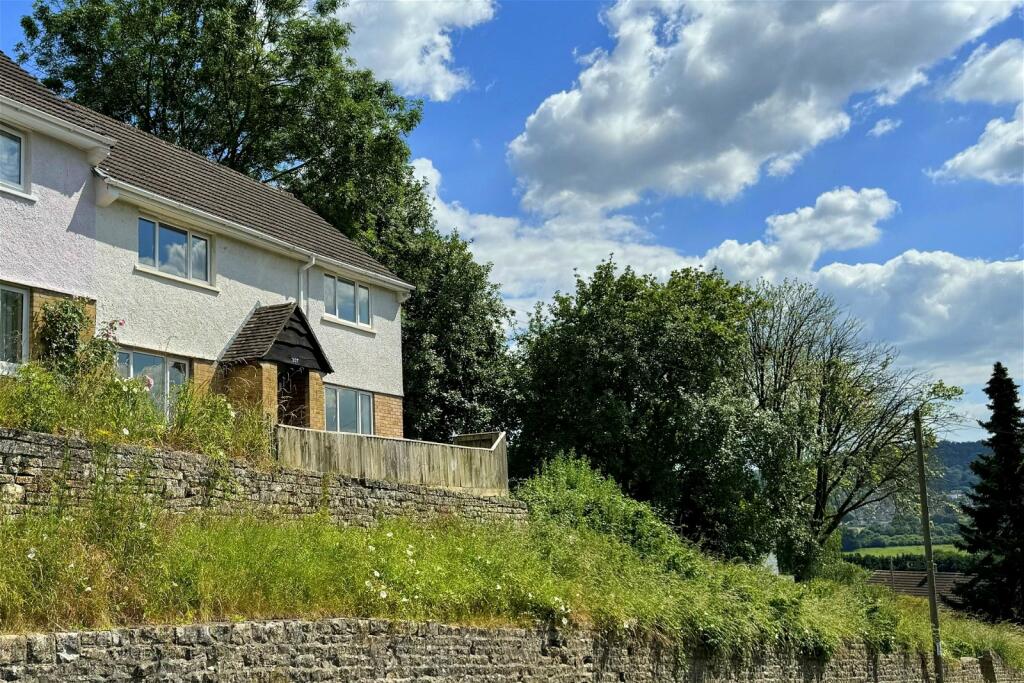 4 bedroom end of terrace house for sale in Catherine Way, Batheaston, BA1