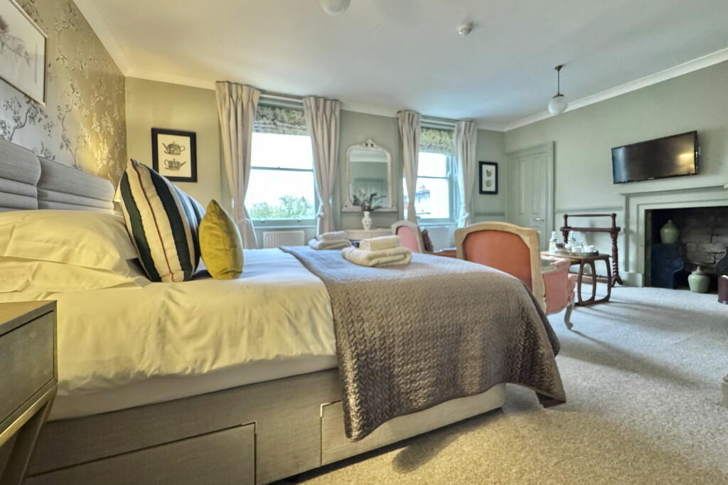 Additional property image - Belvedere, Bath
