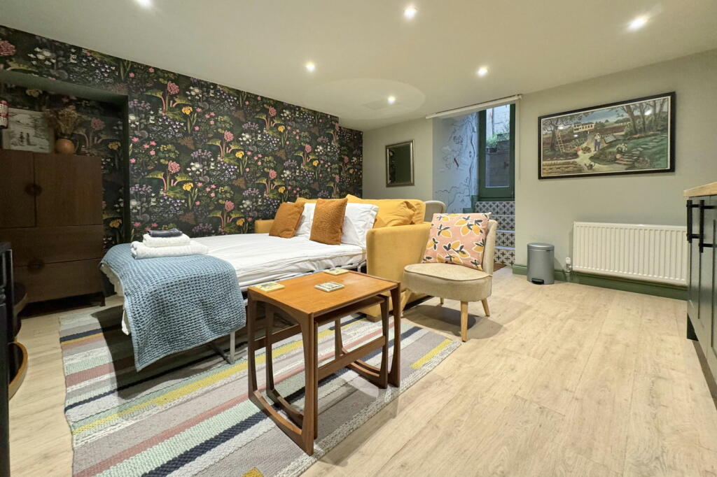 Additional property image - Belvedere, Bath