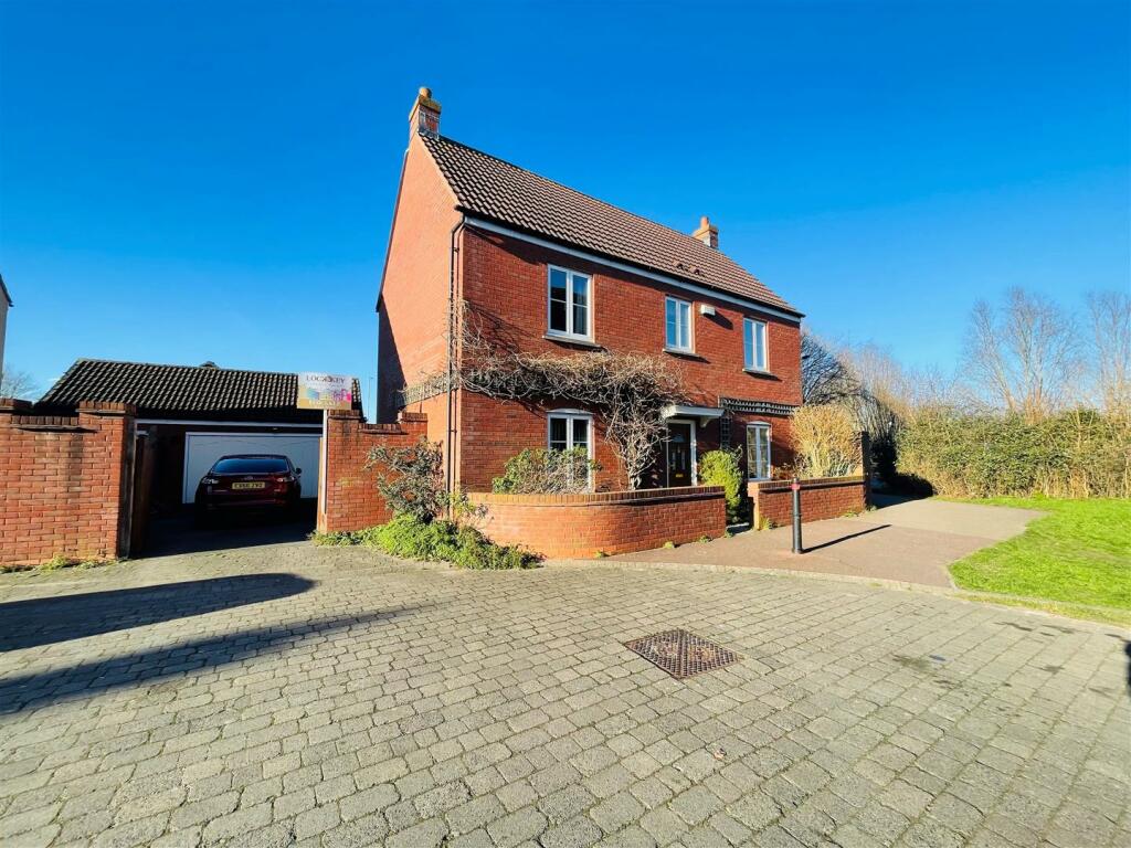 4 bedroom detached house for sale in Belvedere Road, Bowerhill