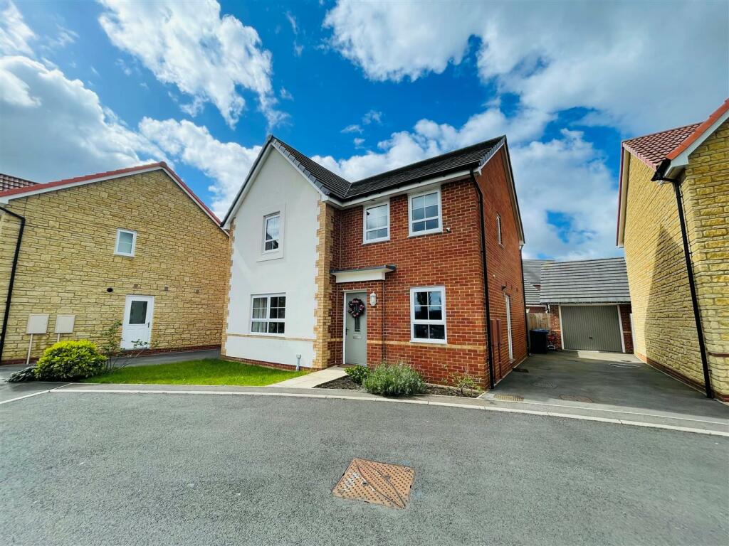 4 bedroom detached house for sale in Gladstone Road, Melksham, SN12