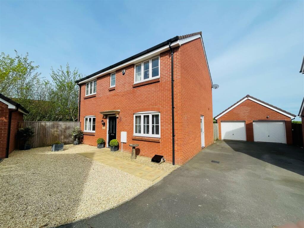4 bedroom detached house for sale in Redwing Road, Melksham, SN12