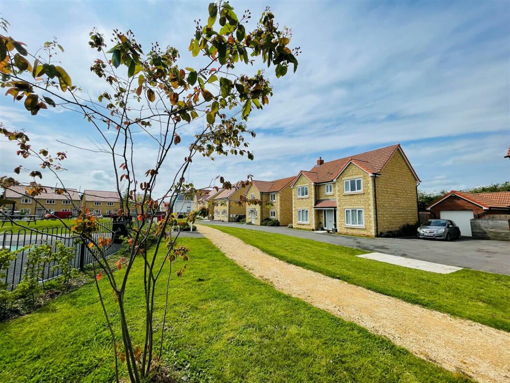 4 bedroom detached house for sale in Smeaton Way, Melksham, SN12