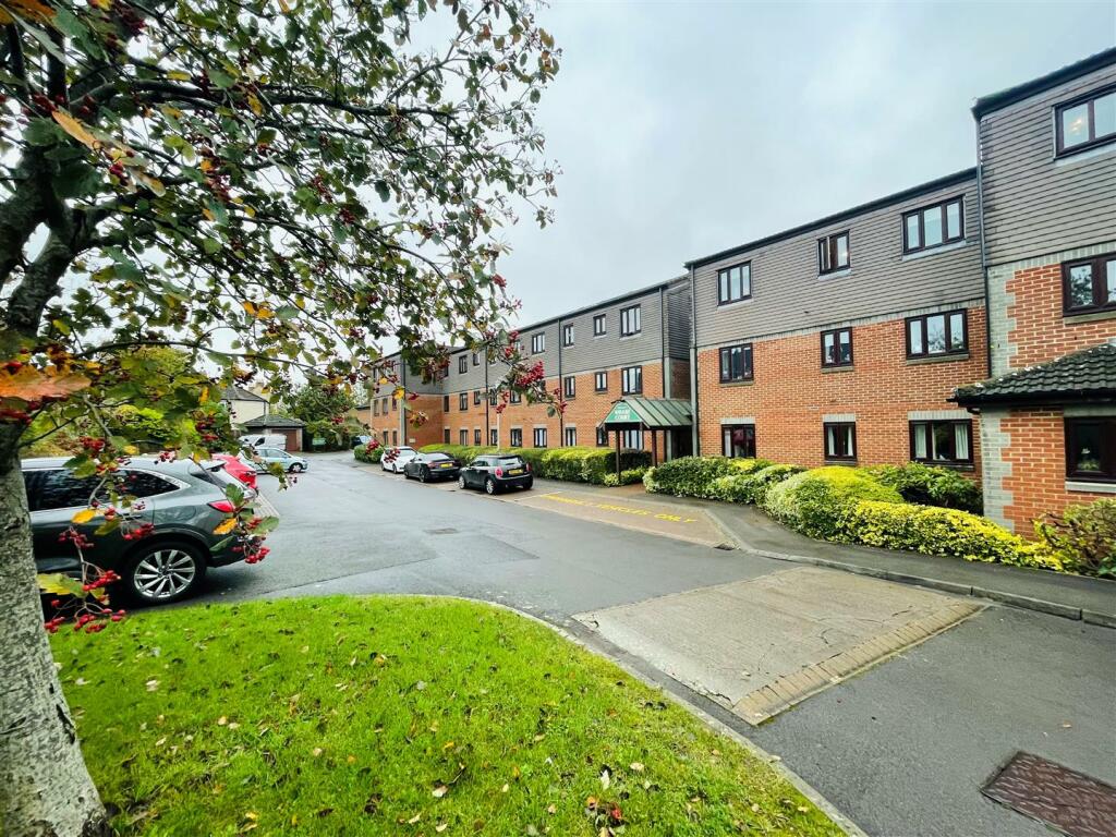 2 bedroom flat for sale in Spa Road, Melksham, SN12