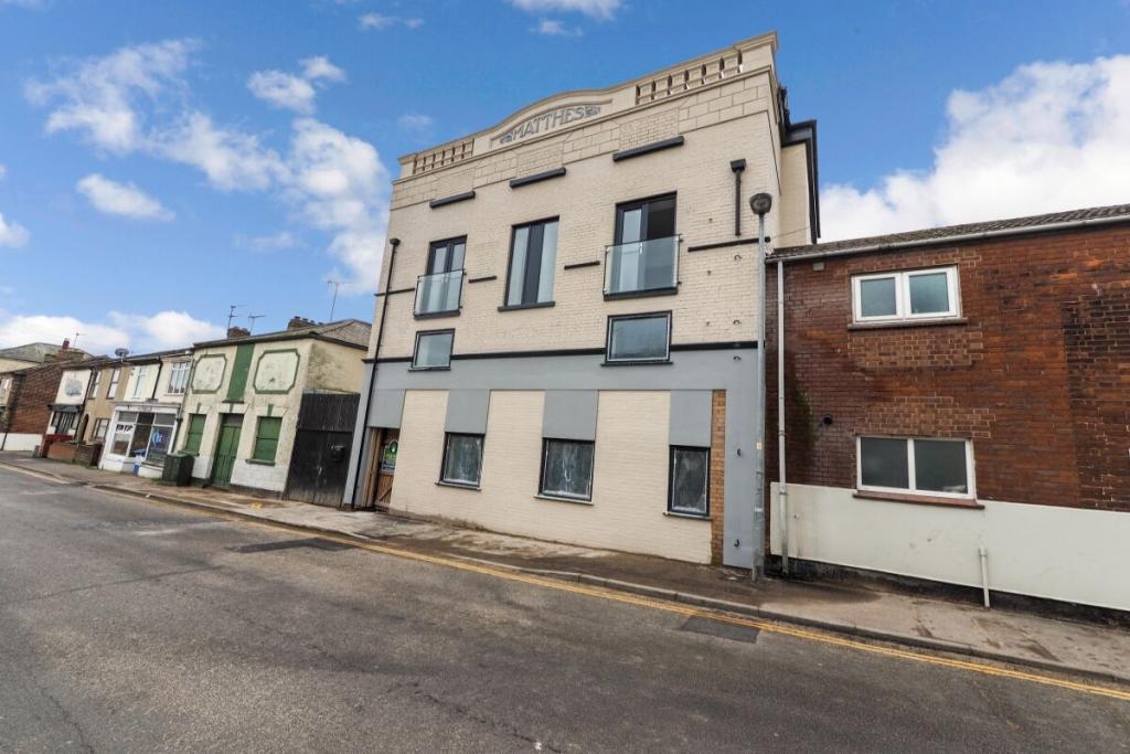 2 bedroom flat for sale in Englands Lane, Gorleston, Great Yarmouth, NR31