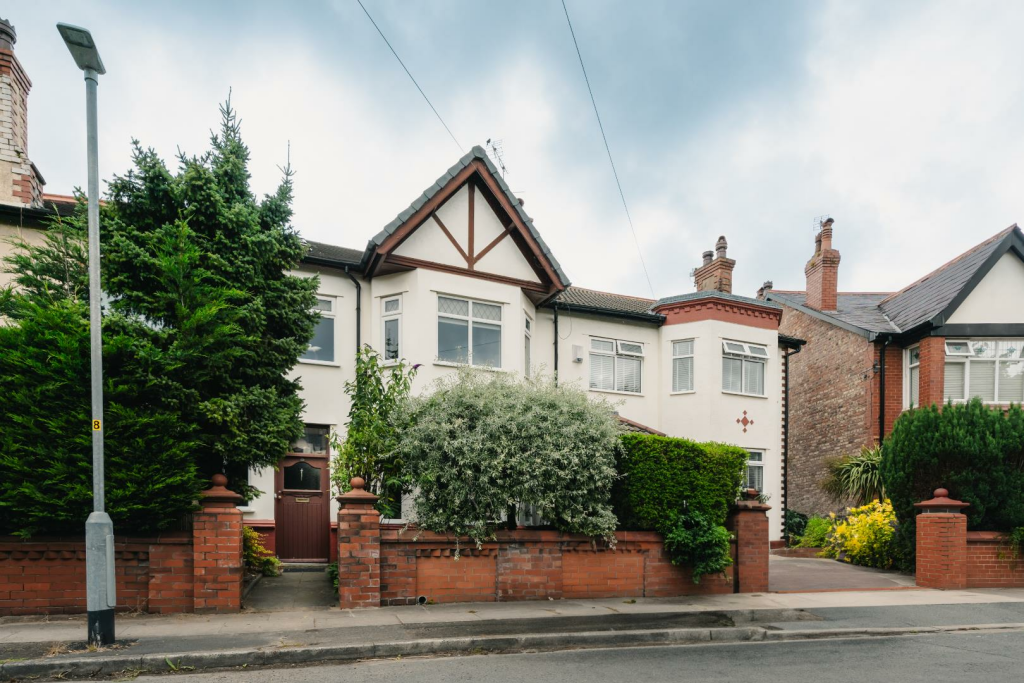 4 bedroom terraced house for sale in York Avenue, Crosby, Liverpool, L23