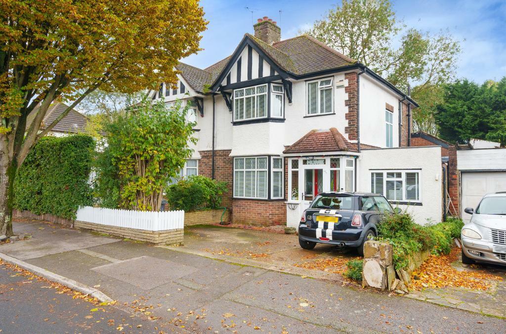3 bedroom semidetached house for sale in Wentworth Way, Sanderstead