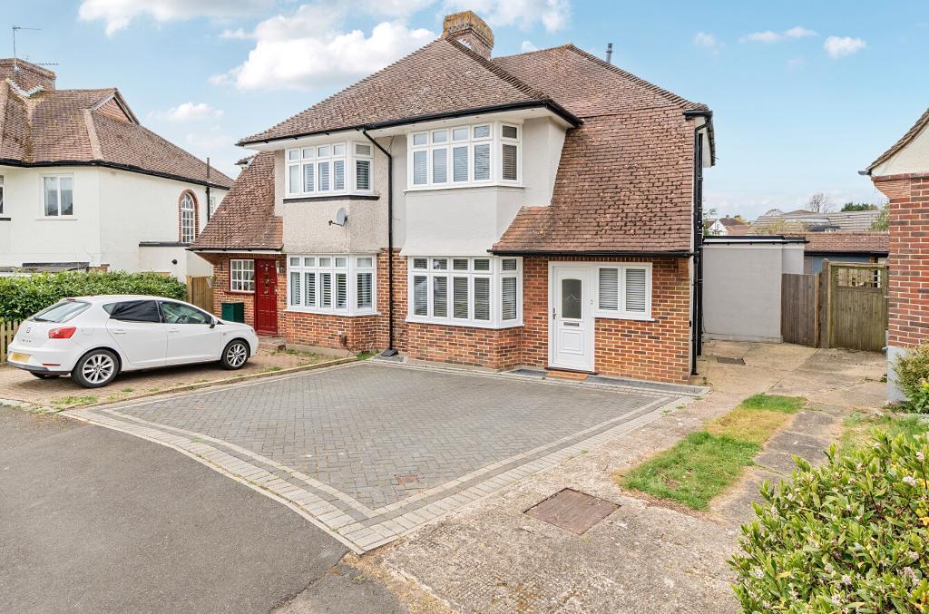 Main image of property: Hillsmead Way, Sanderstead, CR2 9DL