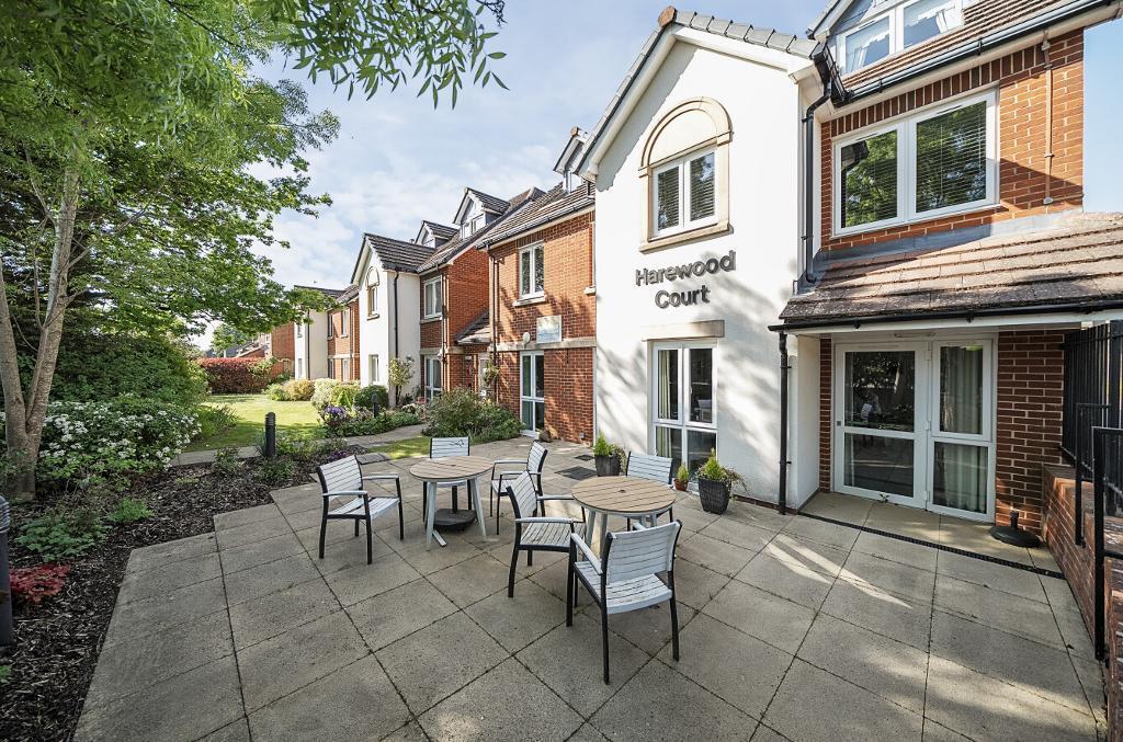 Main image of property: Limpsfield Road, Warlingham, Surrey, CR6 9DX