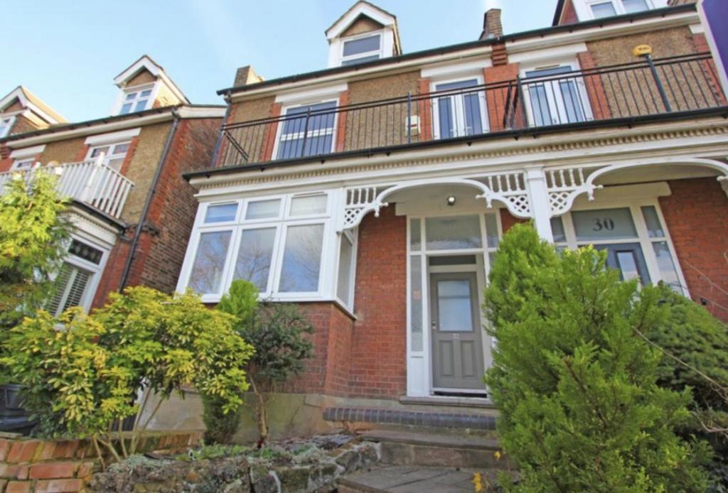 Main image of property: 32 Mayfield Road, South Croydon, Surrey, CR2 0BE