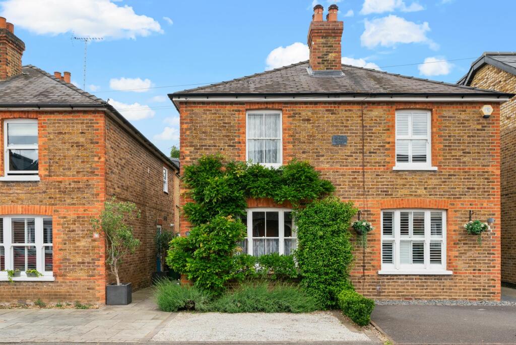 2 bedroom semidetached house for sale in Hogshill Lane, Cobham, KT11