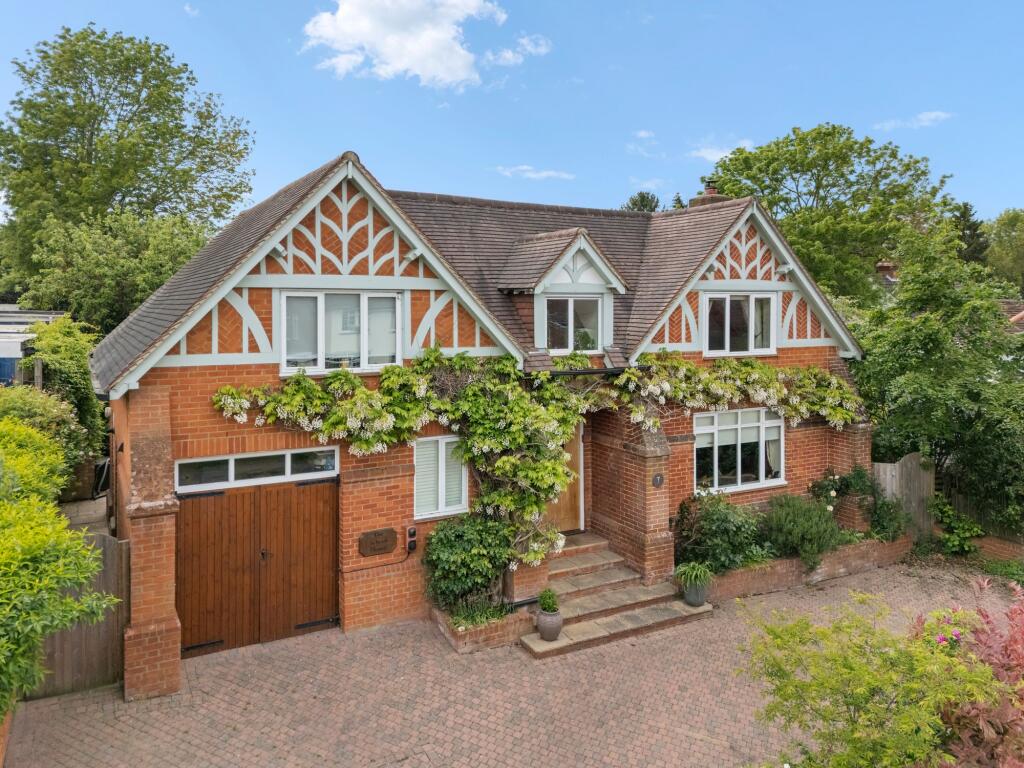 Main image of property: The Old School House,7 Little Bookham Street,Little Bookham,KT23 3AA