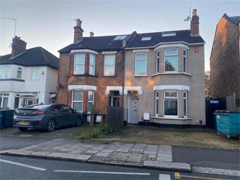 4 bedroom semidetached house for sale in Harrow View, Harrow, Greater London, HA1