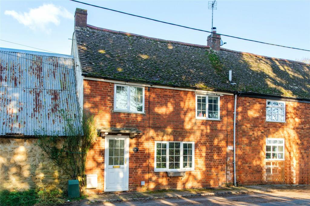 2 bedroom terraced house for sale in Little Tingewick, Buckingham