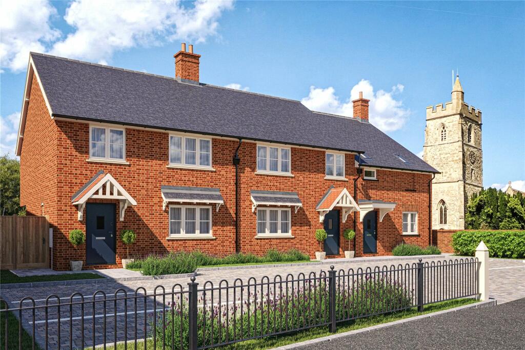 3 bedroom terraced house for sale in High Street, Great Horwood, Milton