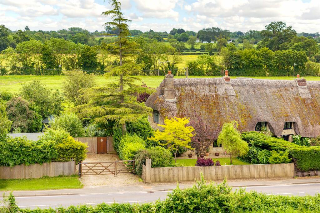 2 bedroom end of terrace house for sale in Newton Purcell, Buckingham