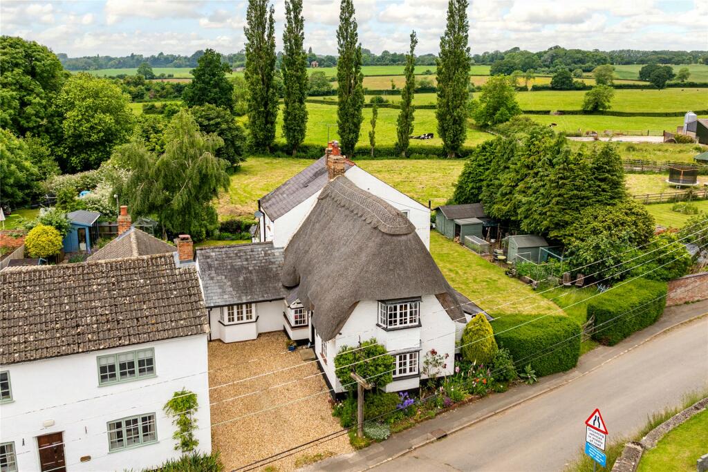 4 bedroom detached house for sale in Main Street, Preston Bissett