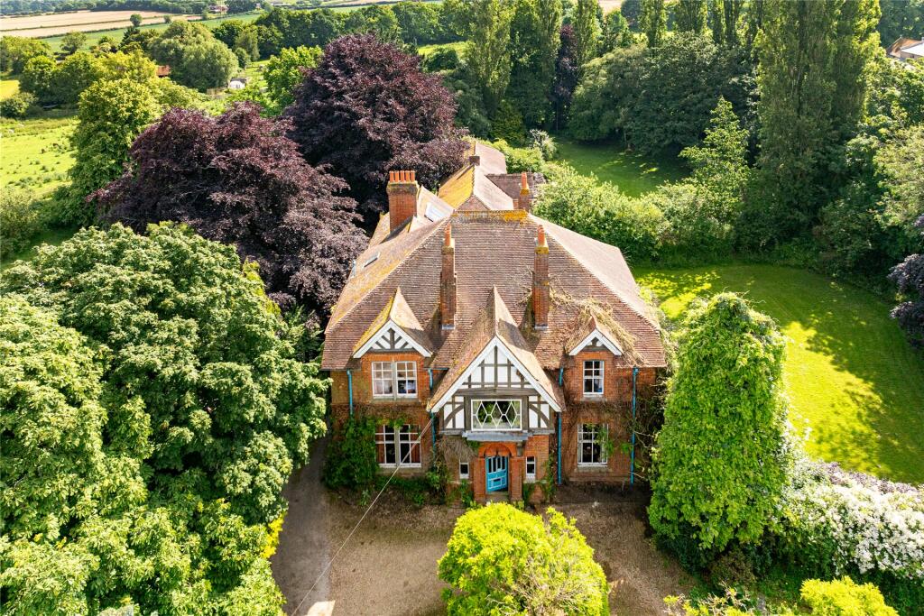 6 bedroom detached house for sale in Thornborough Road, Padbury