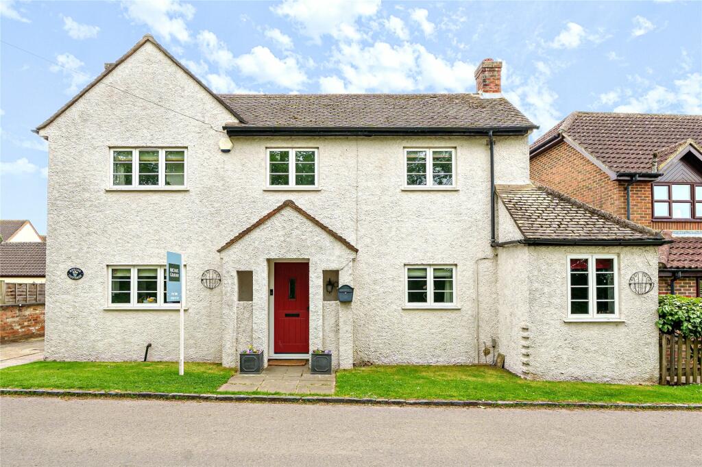 3 bedroom detached house for sale in Quainton Road, North Marston