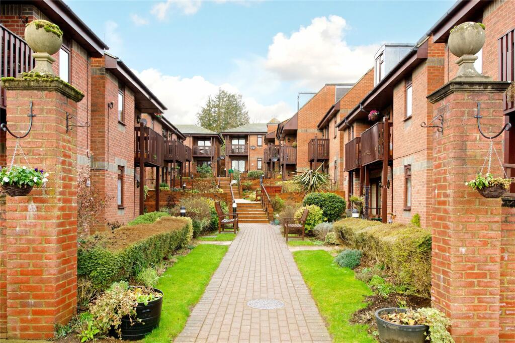Main image of property: Paynes Court, High Street, Buckingham, Buckinghamshire, MK18