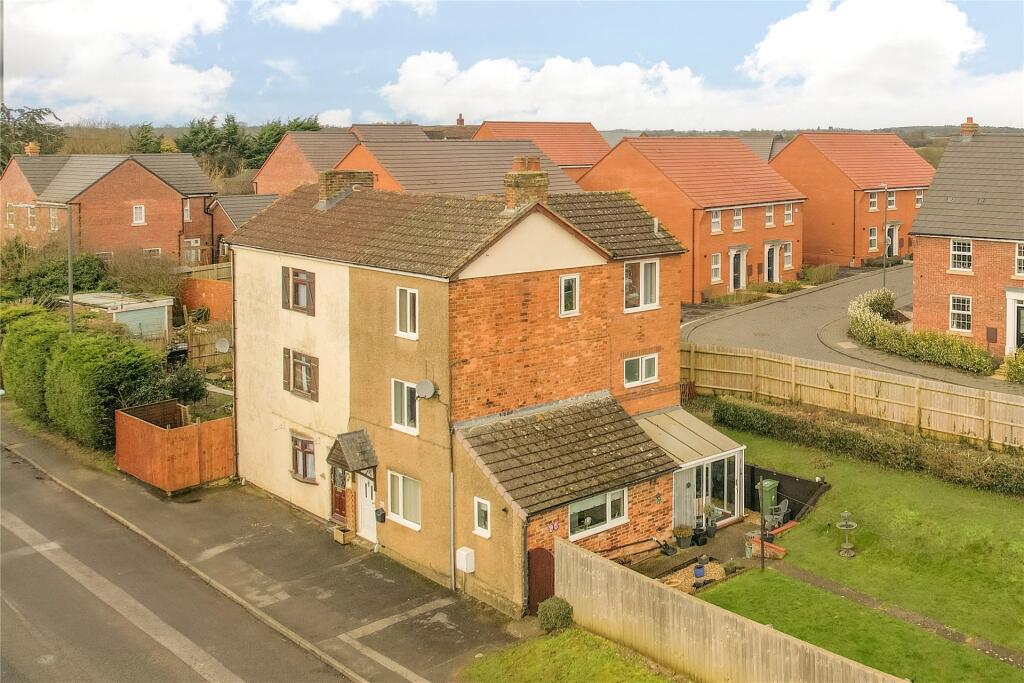 Main image of property: Sunny View, Tingewick Road, Buckingham, MK18
