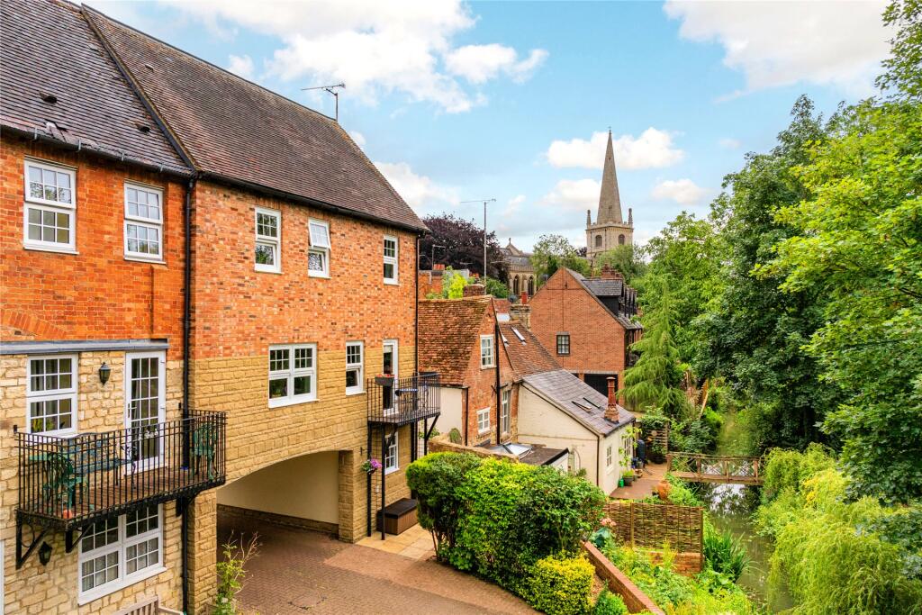 Main image of property: Old School Court, School Lane, Buckingham, Buckinghamshire, MK18
