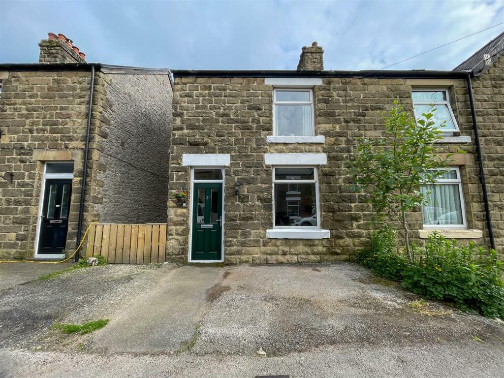 2 bedroom end of terrace house for sale in Kings Road, Buxton, SK17