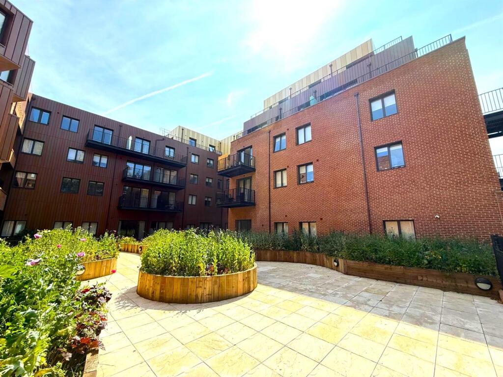 Main image of property: Farnborough Road, Farnborough