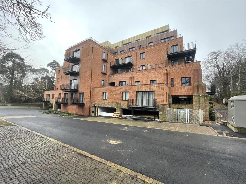 Main image of property: Farnborough Road, Farnborough
