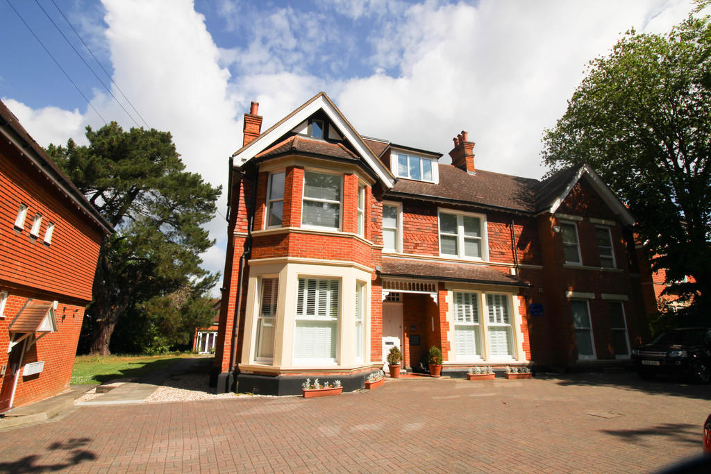 2 bedroom apartment for rent in Upper Park Place, Upper Park Road