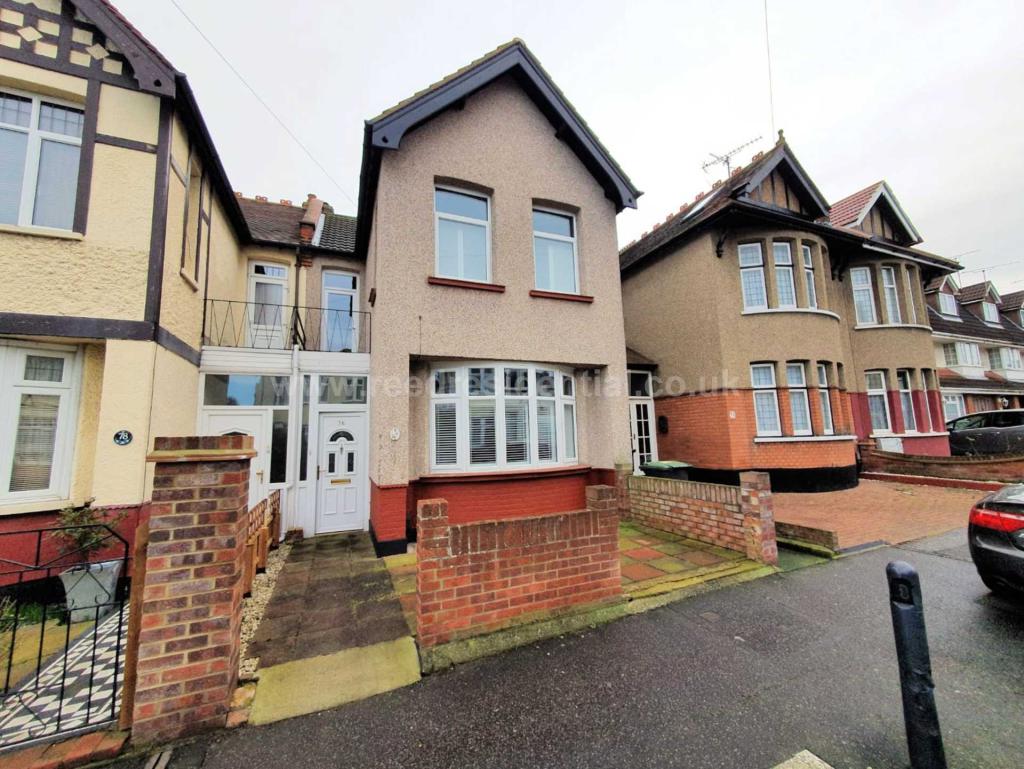 3 bedroom semidetached house for sale in Glenwood Ave, Westcliff On