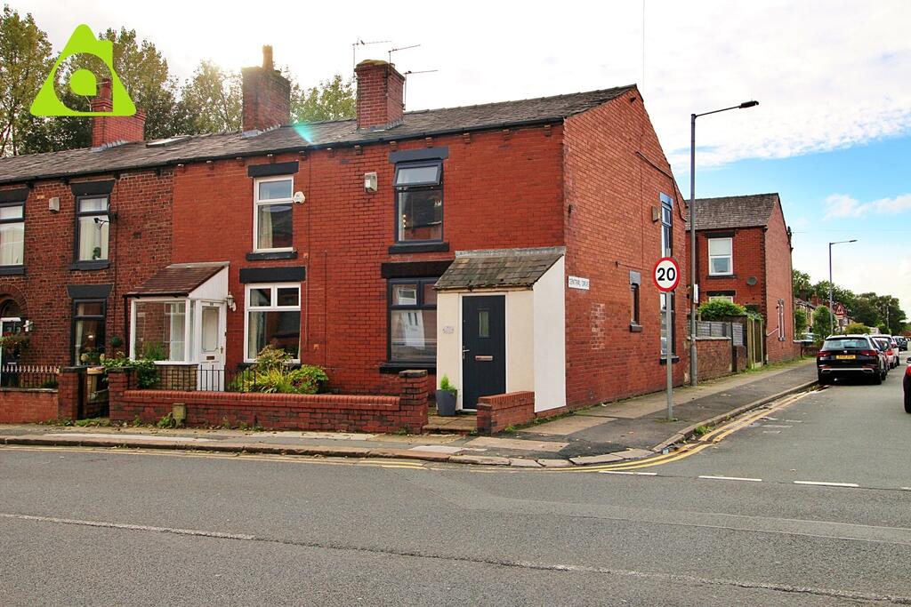 3 bedroom end of terrace house for sale in Bolton Road, Westhoughton
