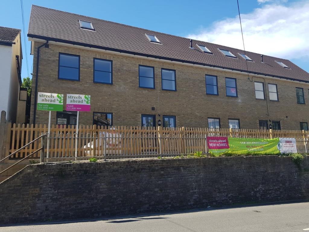 1 bedroom apartment for sale in Selsdon Road, South Croydon, CR2