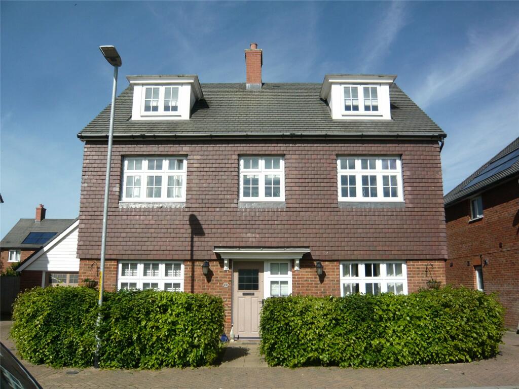 5 bedroom detached house for rent in Russell Road, Marden, Tonbridge, Kent, TN12