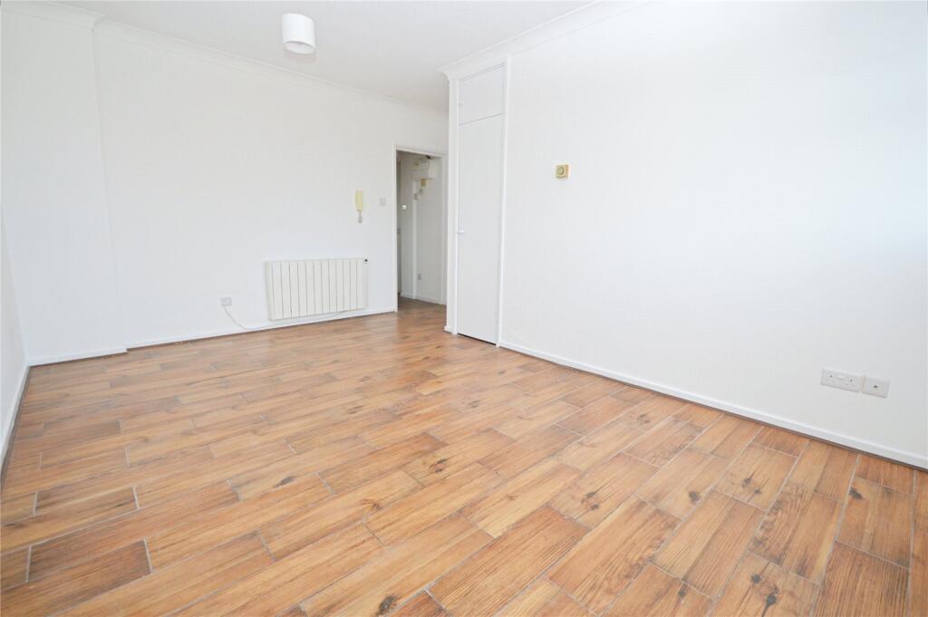 Main image of property: Flat 3 Fourways House 121a Nelson R, Whitton, Twickenham, TW2