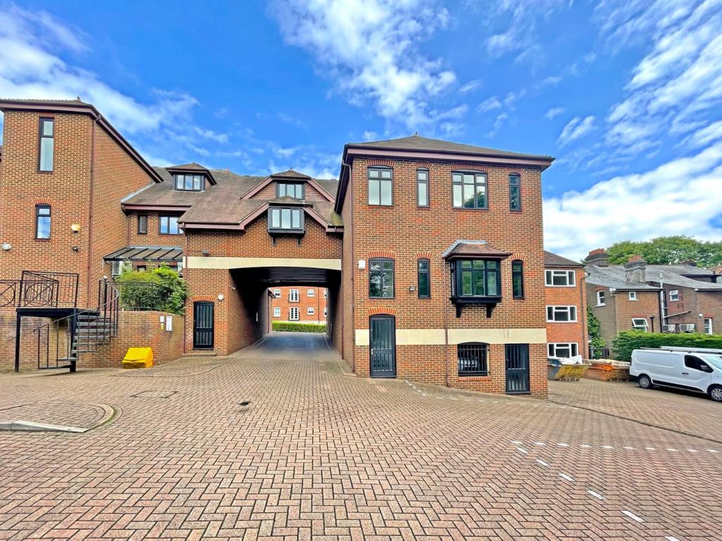 Office for rent in Station Road, Amersham, HP6