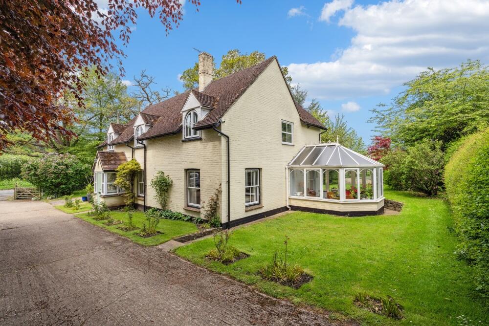 4 bedroom country house for sale in Aylesbury Road, Great Missenden, HP16