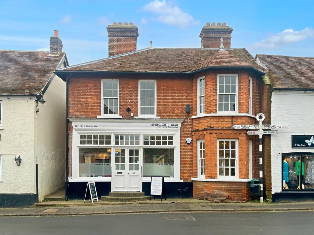 Commercial property for rent in High Street, Great Missenden, HP16