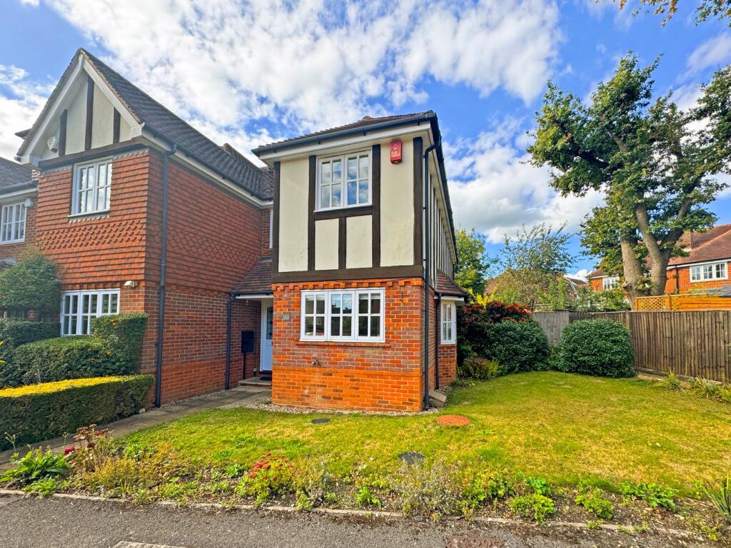 Main image of property: Oakfield Close, Amersham, HP6
