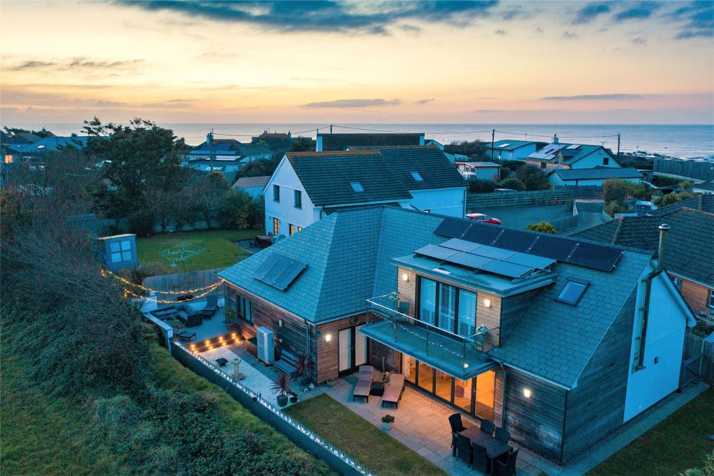 4 bedroom detached house for sale in Long Park Drive, Widemouth Bay