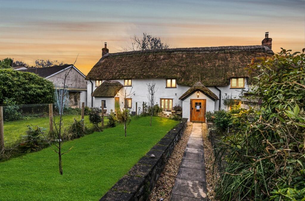 5 bedroom detached house for sale in Crown Lane, Creech Heathfield