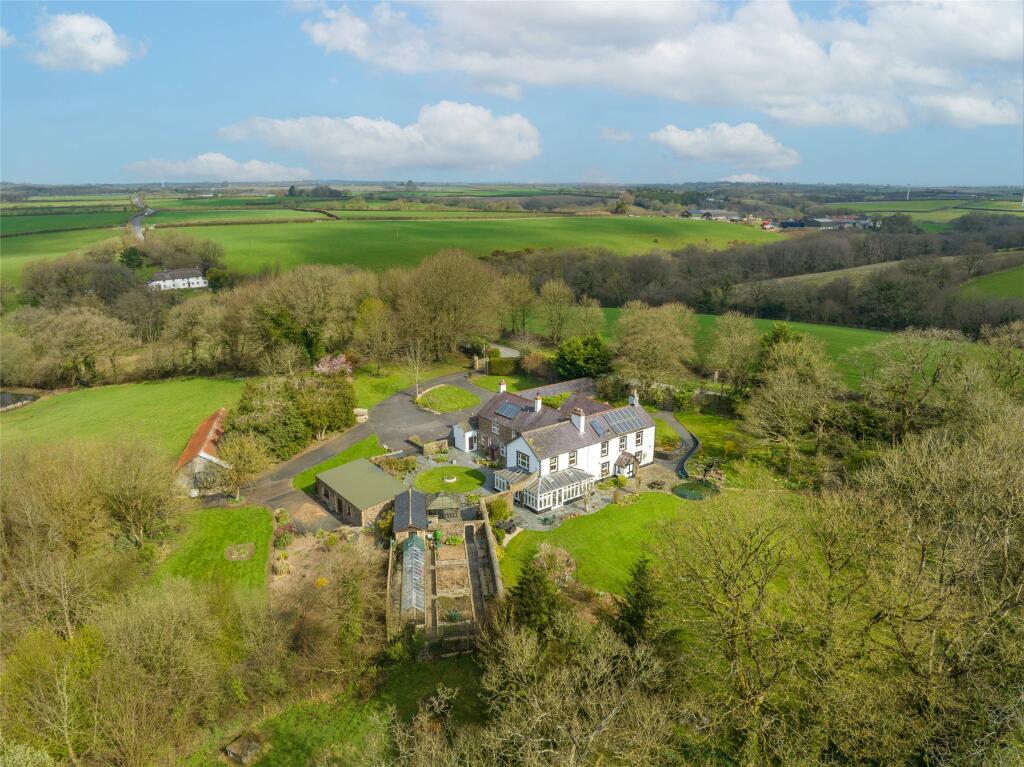 6 bedroom detached house for sale in Winkleigh, Devon, EX19