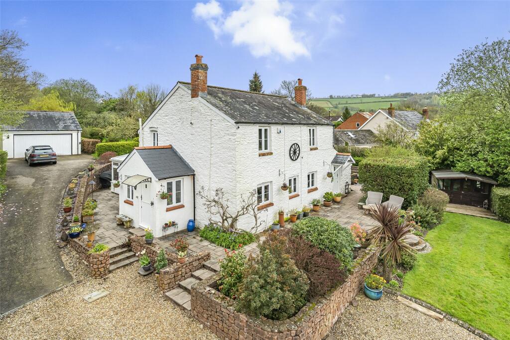 4 bedroom detached house for sale in Langley Marsh,