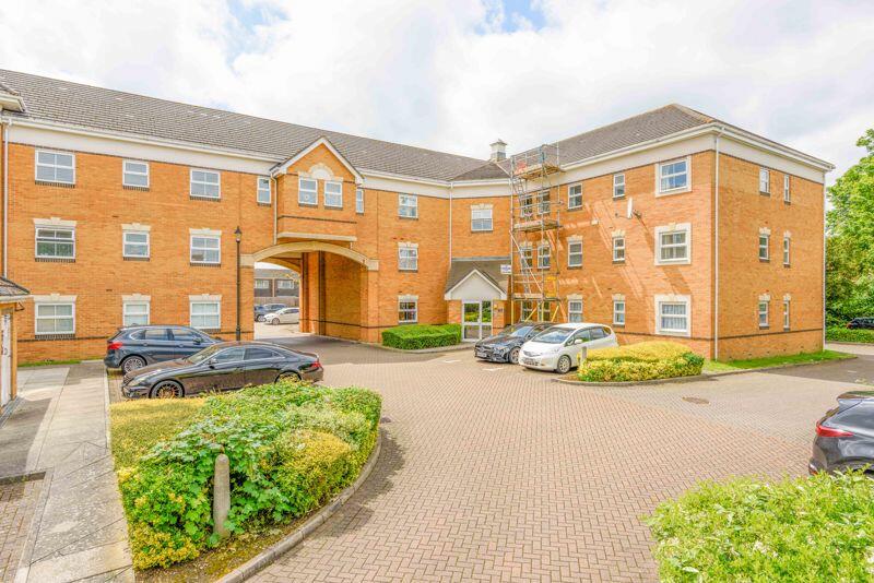 2 bedroom flat for sale in Staines Road West, SunburyOnThames, TW16