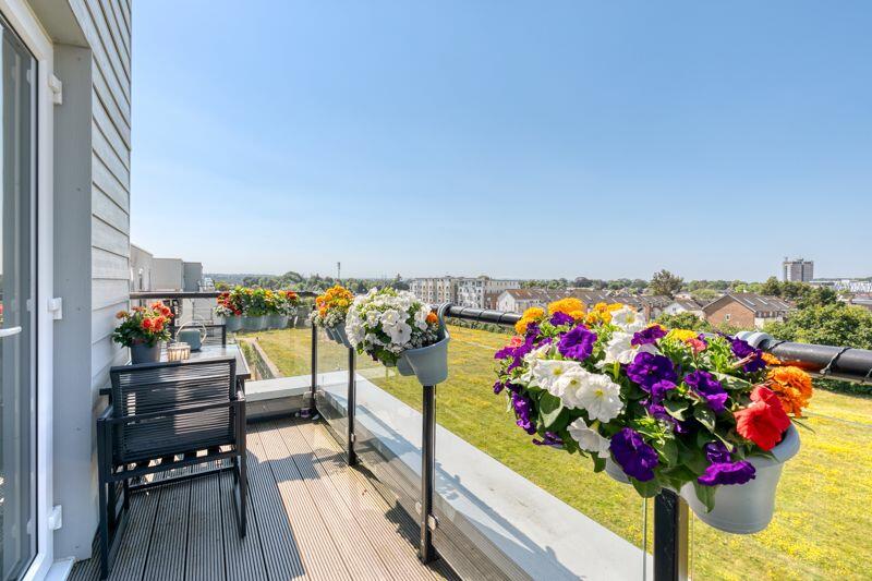 2 bedroom flat for sale in Hawker Drive, Addlestone, KT15