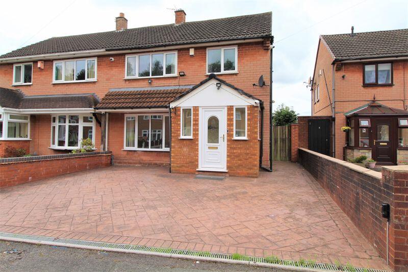 3 bedroom semidetached house for sale in Rose Drive, Clayhanger