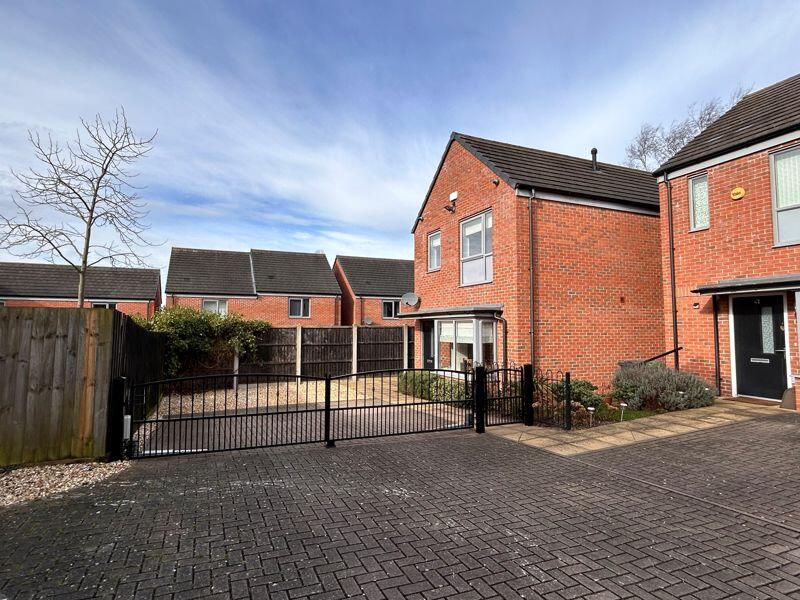3 bedroom detached house for sale in Church Road, Brownhills, Walsall WS8 6AA, WS8