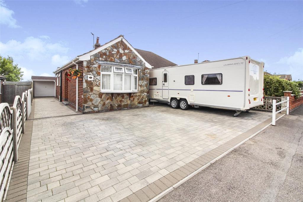 3 bedroom bungalow for sale in Peashill Close, Sileby, Leicestershire, LE12