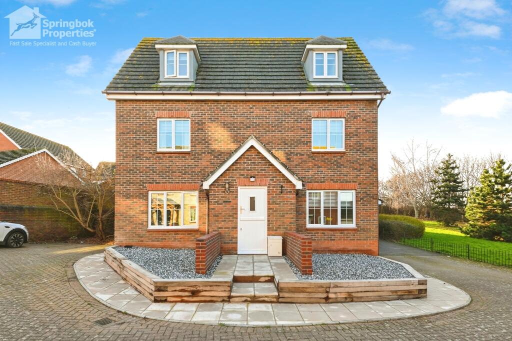 5 bedroom detached house for sale in Stour Close, Harwich, Essex, CO12